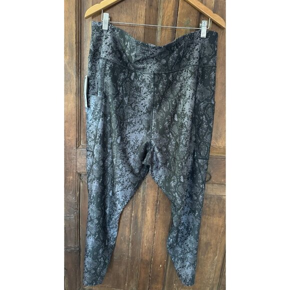 Nine West Active Leggings PLUS‎ SIZE 3X Snake-Skin Design NEW WITH TAGS - Picture 2 of 5